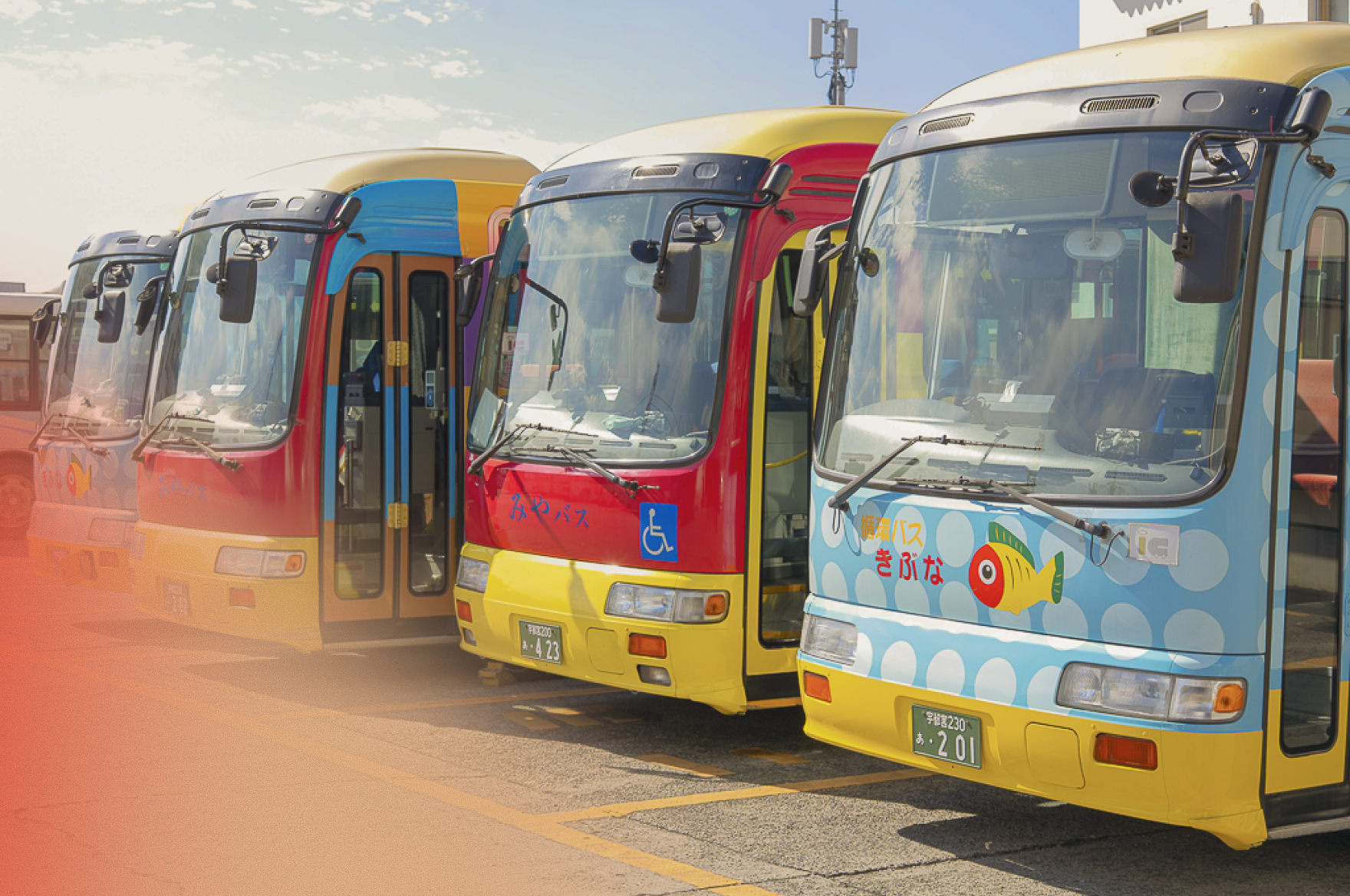 関東バスが並んでいる様子