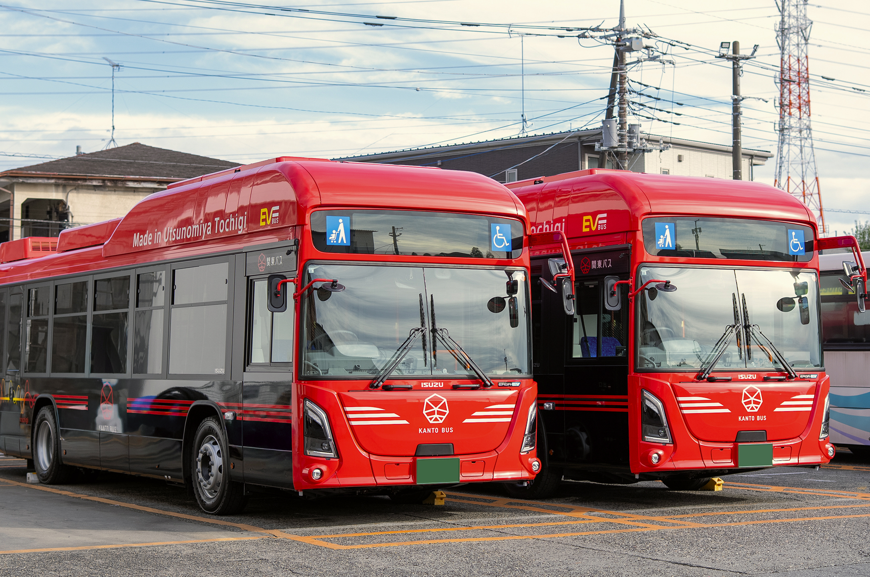 関東自動車のバス2台